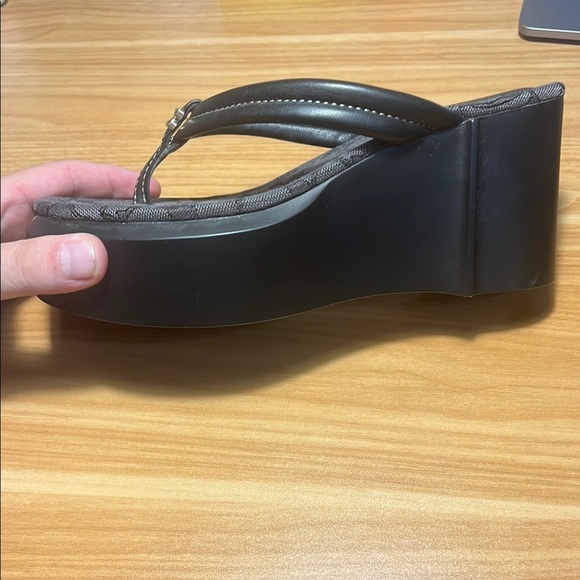 Coach Franki Flip Flop size 8 - Picture 6 of 9